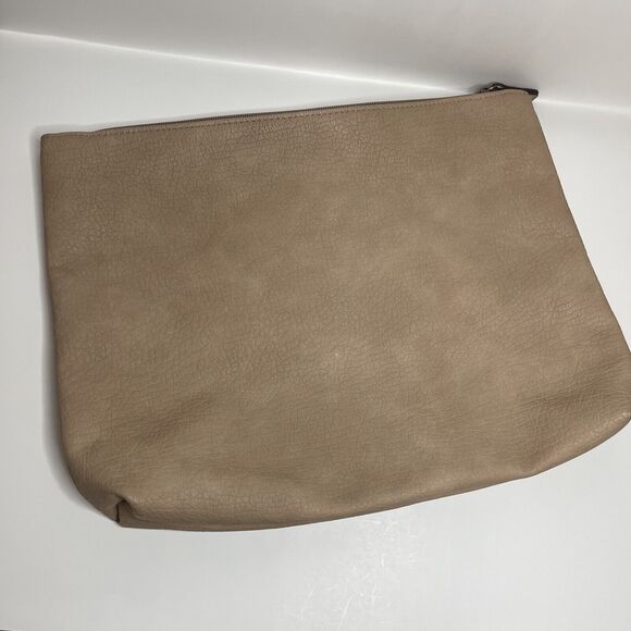 Free People Vegan Leather 13” Laptop Sleeve Clutch Bag Beige Tan Zip - Picture 3 of 6